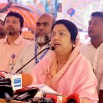 দেশপ্রেমিক মানুষ কখনো দুর্নীতিবাজ হতে পারে না: আফরোজা রিতা মানিকগঞ্জে অনুষ্ঠানে বক্তব্য দিচ্ছেন বিমান ও পর্যটনমন্ত্রী আফরোজা খানম রিতা