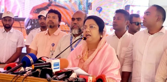 মানিকগঞ্জে অনুষ্ঠানে বক্তব্য দিচ্ছেন বিমান ও পর্যটনমন্ত্রী আফরোজা খানম রিতা