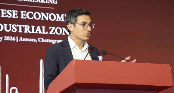 চট্টগ্রামের আনোয়ারায় বাংলাদেশ-চীন অর্থনৈতিক অঞ্চলের ভিত্তিপ্রস্তর স্থাপন অনুষ্ঠানে বক্তব্য দিচ্ছেন বেজা নির্বাহী চেয়ারম্যান চৌধুরী আশিক মাহমুদ বিন হারুন।