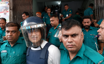 হত্যাচেষ্টা মামলায় ব্যারিস্টার সুমনের জামিন দিলেন হাইকোর্ট হত্যাচেষ্টা মামলায় হাইকোর্ট থেকে জামিন পাওয়া ব্যারিস্টার সৈয়দ সায়েদুল হক সুমন
