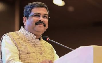 ভারতে কেন্দ্র ও সিজেপির বৈঠকের মুখেই শিক্ষামন্ত্রী ধর্মেন্দ্র প্রধানের পদত্যাগ পদত্যাগের ঘোষণা দেওয়ার পর ভারতের সাবেক শিক্ষামন্ত্রী ধর্মেন্দ্র প্রধান