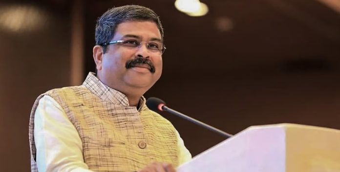 পদত্যাগের ঘোষণা দেওয়ার পর ভারতের সাবেক শিক্ষামন্ত্রী ধর্মেন্দ্র প্রধান