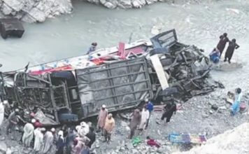 পাকিস্তানে বাস খাদে পড়ে নিহত ৪০, আহত ৮