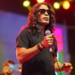 কনসার্টে হাসানের মাথায় বোতল, ক্ষমাসুন্দর দৃষ্টিতে দেখছেন শিল্পী
