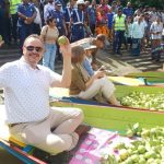 ঝালকাঠির ভাসমান পেয়ারার হাটে মার্কিন রাষ্ট্রদূতের নৌভ্রমণ